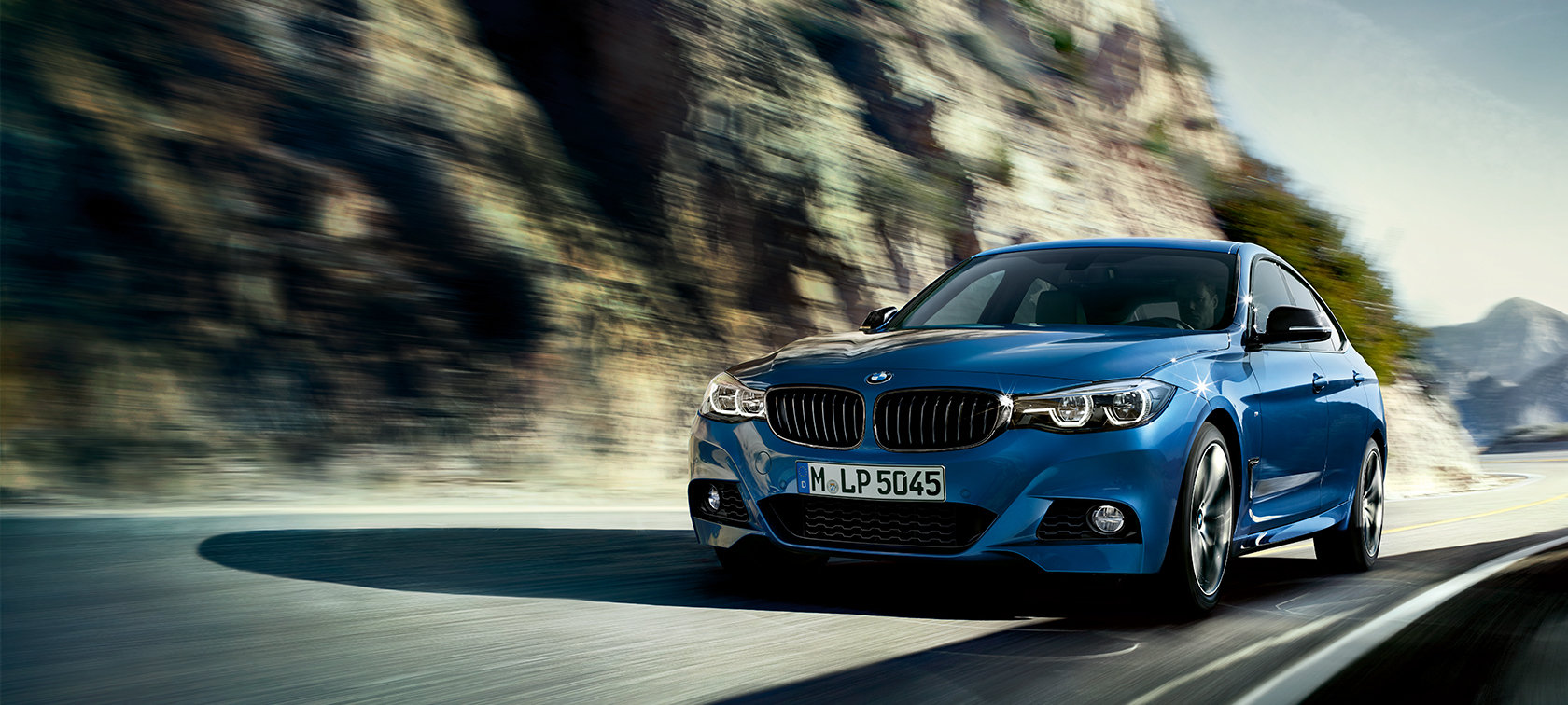 BMW Série 3 Gran Turismo en mouvement, vue de face F34 BMW Série 3 Gran Turismo en mouvement, vue de face F34