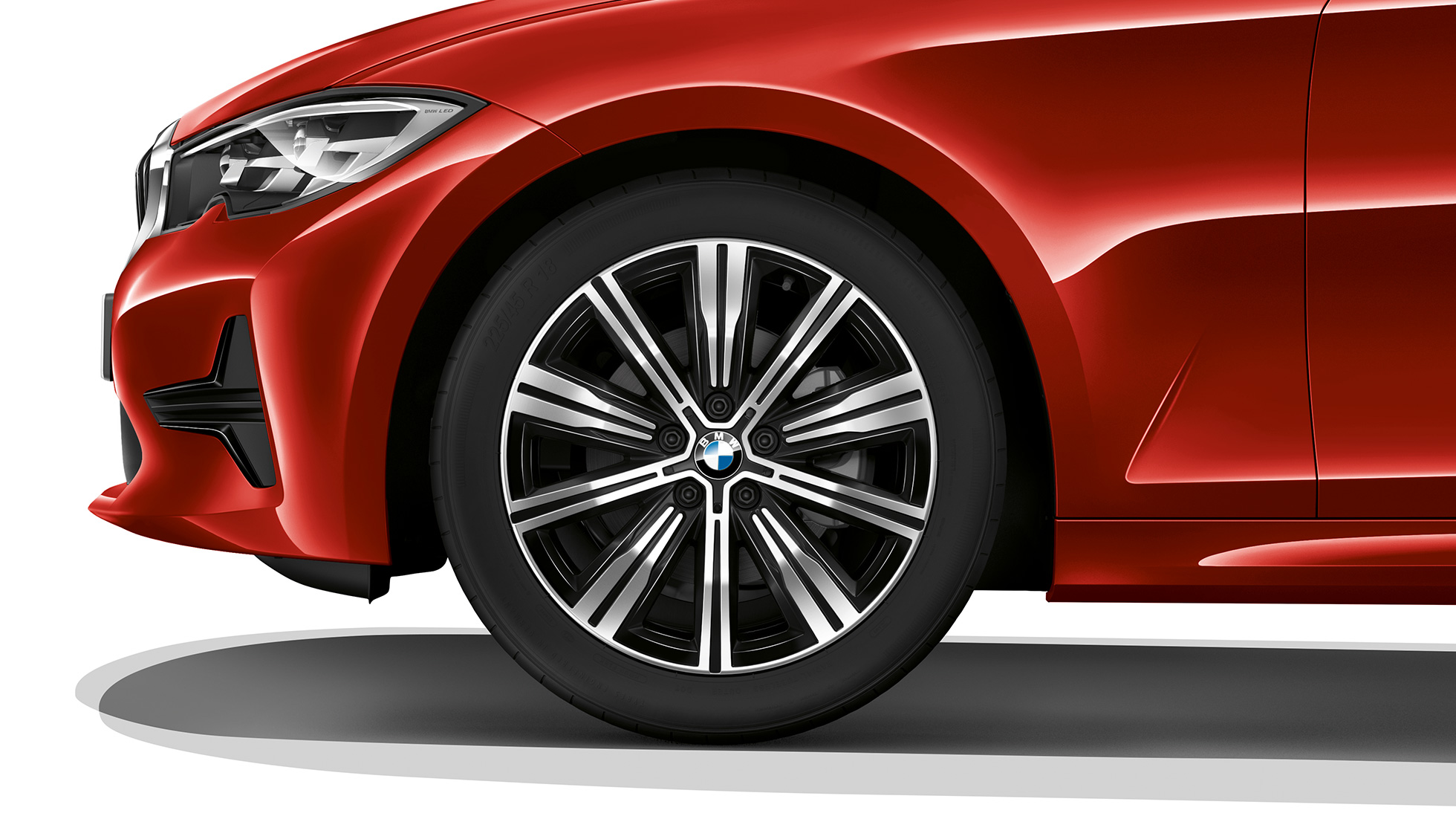 BMW 3 Reeks Berline, Model Advantage lichtmetalen velg Close-up van de lichtmetalen velg van de BMW 3 Reeks Berline met de uitrusting van het model Advantage.