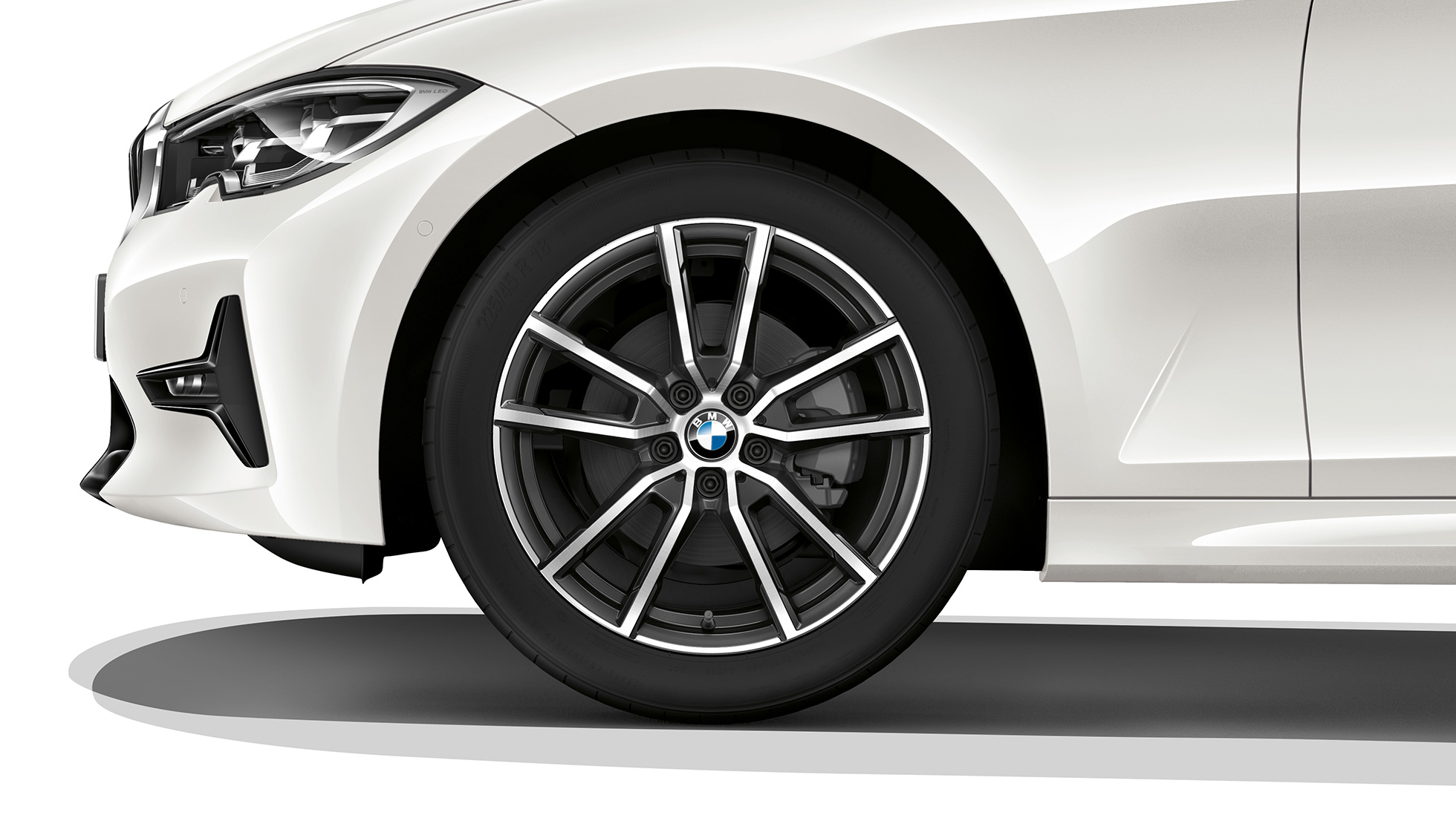 BMW 3 Reeks Berline, Model Sport lichtmetalen velg Close-up van de lichtmetalen velg van de BMW 3 Reeks Berline met de uitrusting van het model Sport.