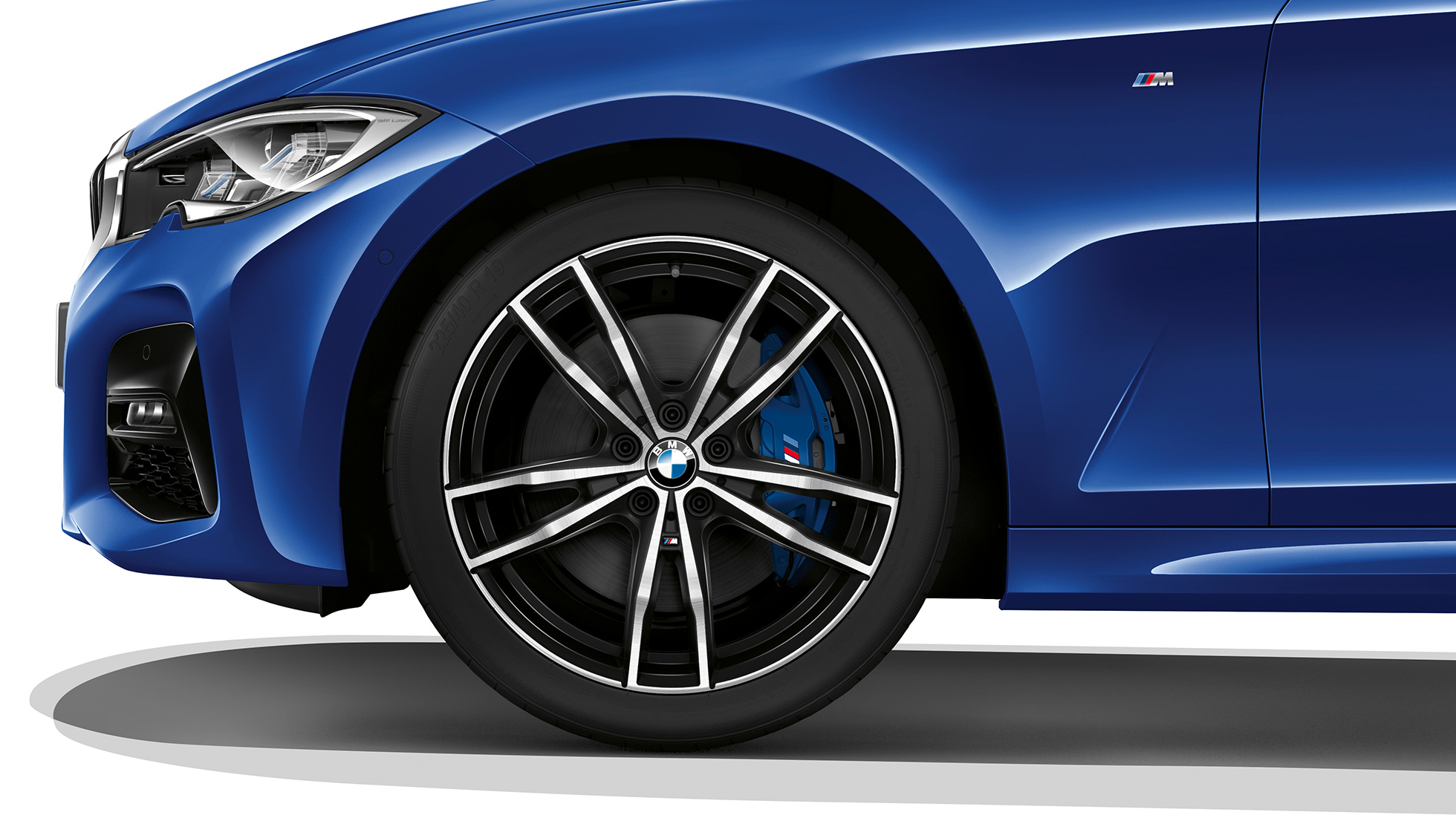 BMW 3 Reeks Berline, Model M Sport lichtmetalen velg Close-up van de lichtmetalen velg van de BMW 3 Reeks Berline met de uitrusting van het model M Sport.