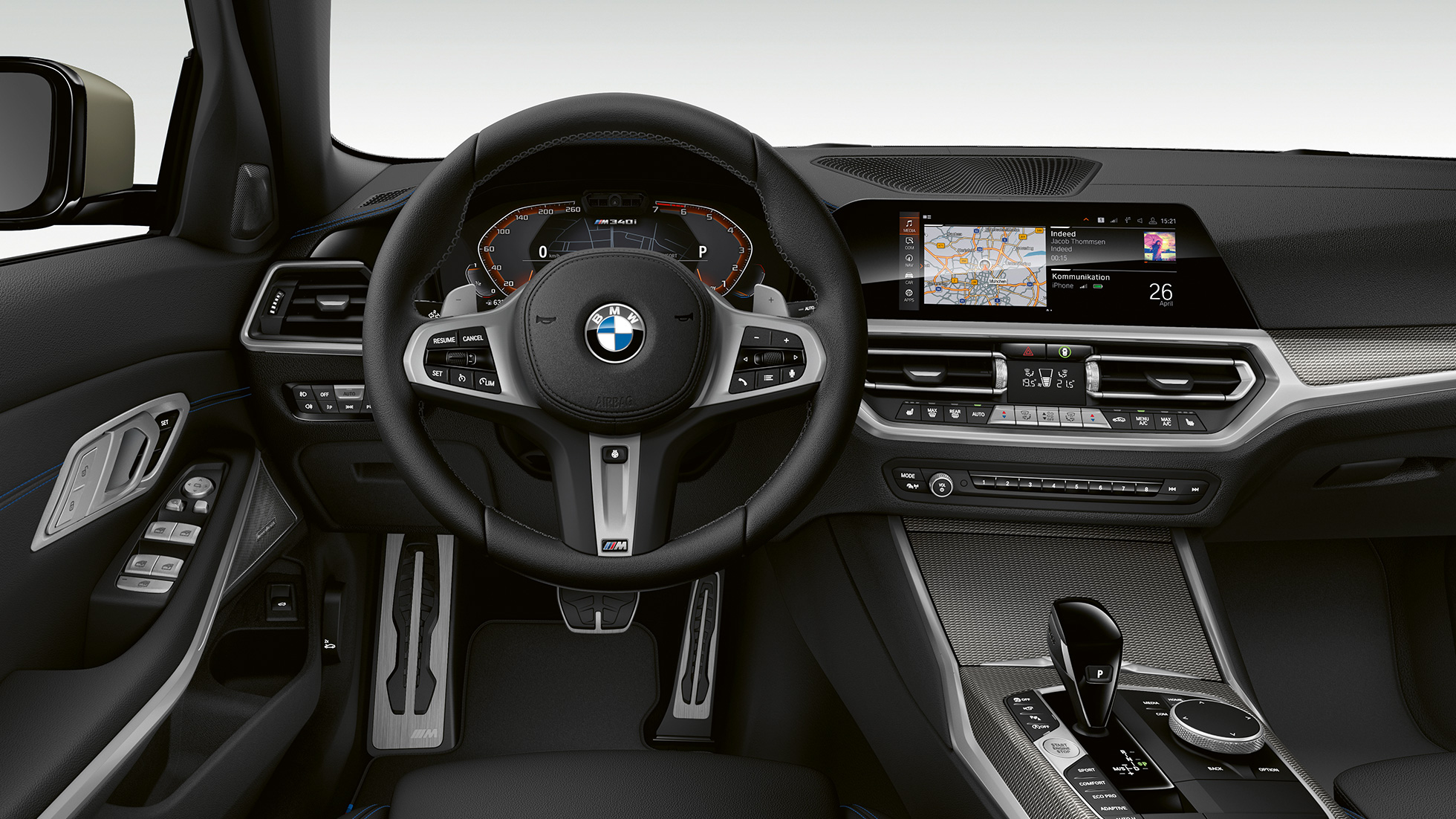 BMW 3 Reeks Berline, M340i xDrive cockpit. Frontale close-up van de cockpit aan bestuurderszijde van de BMW 3 Reeks M340i xDrive Berline.