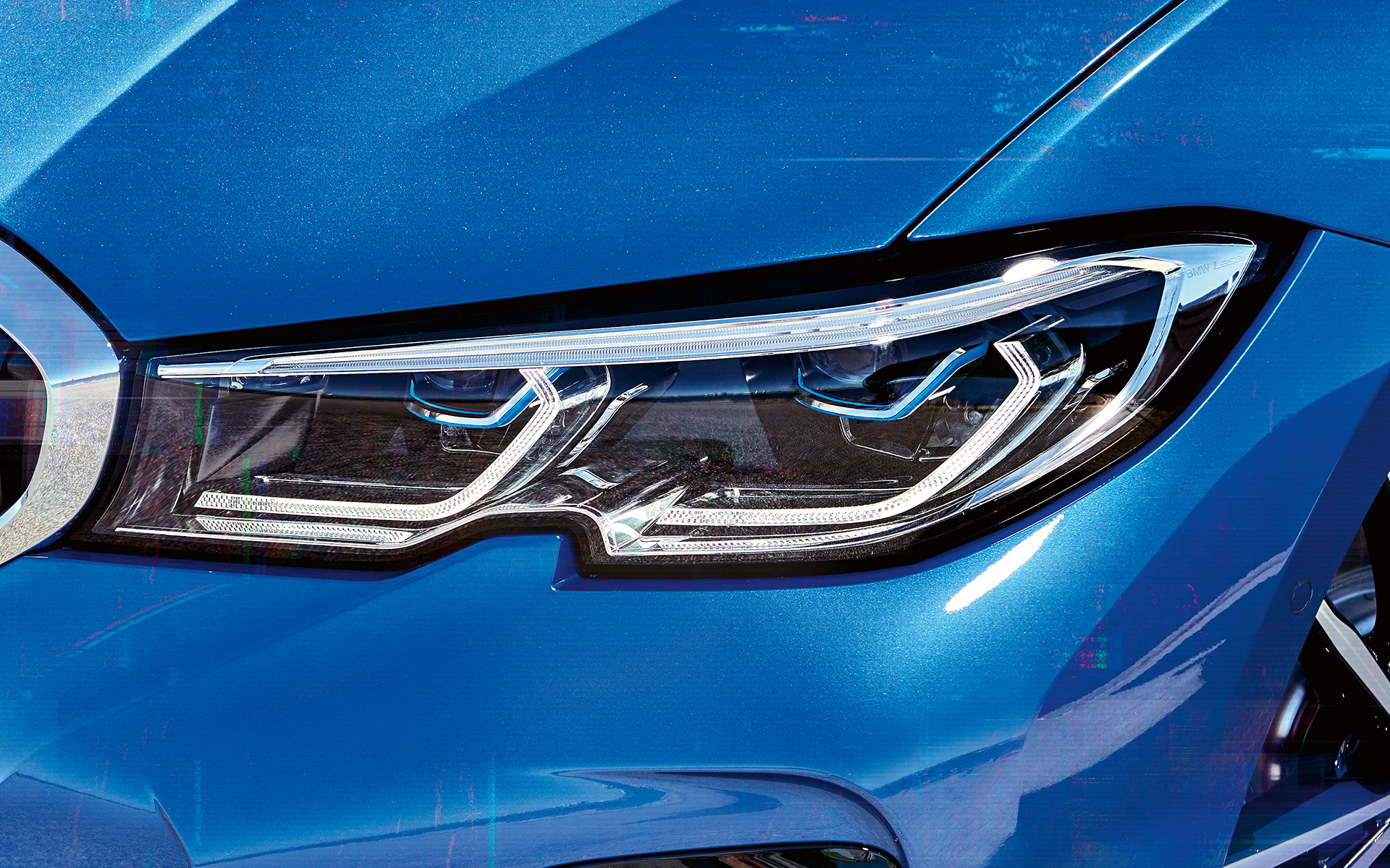BMW 3 Reeks Berline (G20), BMW Laserlight. BMW 3 Reeks Berline (G20), BMW Laserlight. Zijdelingse close-up van de rechter koplamp met BMW Laserlight.