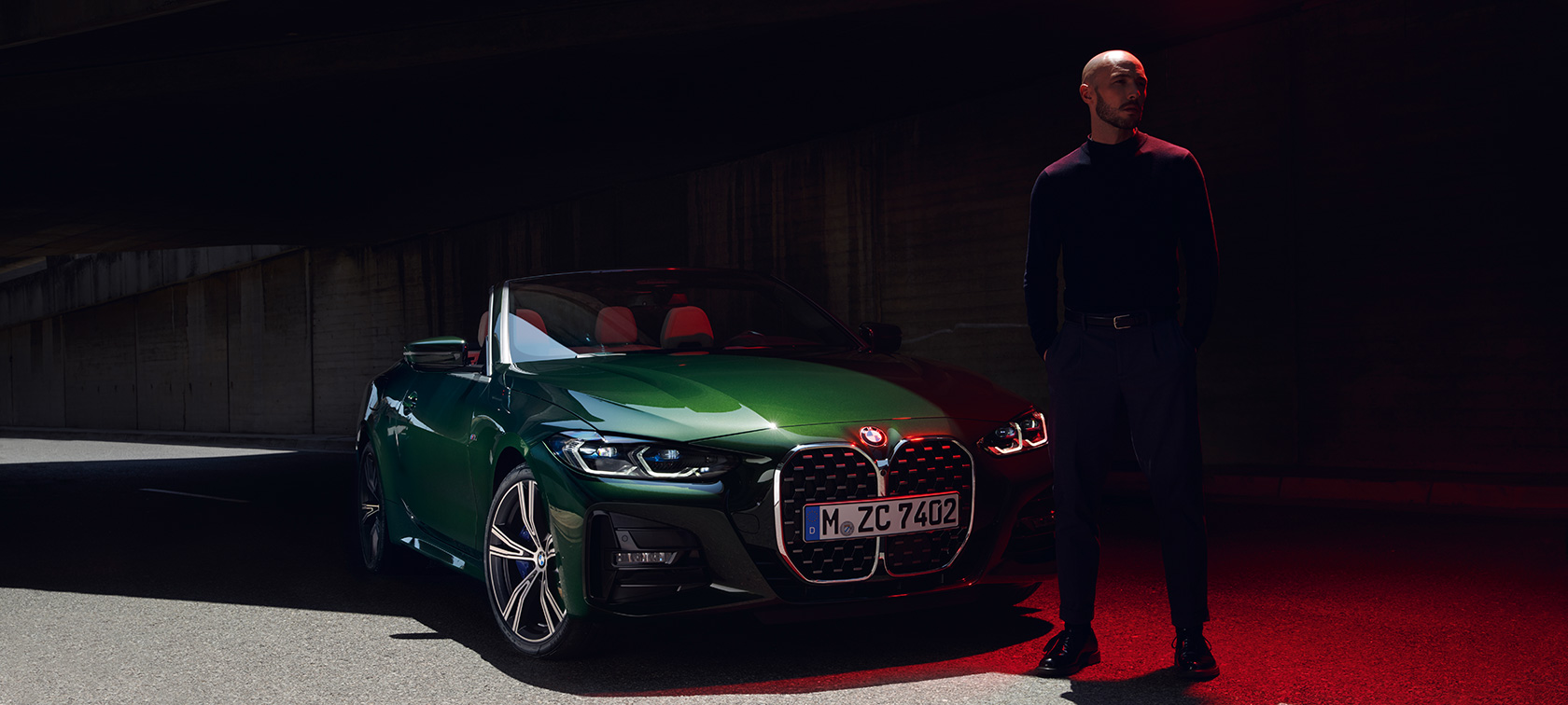 Vooraanzicht BMW 4 Reeks Cabrio G23 2020 BMW 4 Reeks Cabrio G23 2020 Sanremo Green metallic vooraanzicht met model