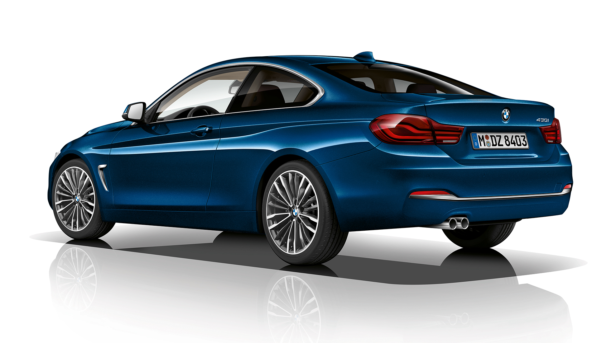 BMW 4 Reeks Coupé, Model Luxury driekwart achteraanzicht BMW 4 Reeks Coupé, Model Luxury driekwart achteraanzicht