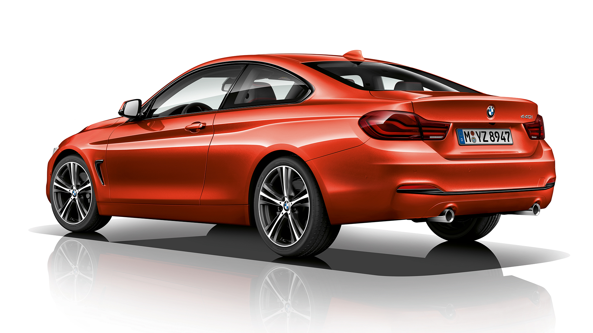 BMW 4 Reeks Coupé, Model Sport driekwart achteraanzicht BMW 4 Reeks Coupé, Model Sport driekwart achteraanzicht