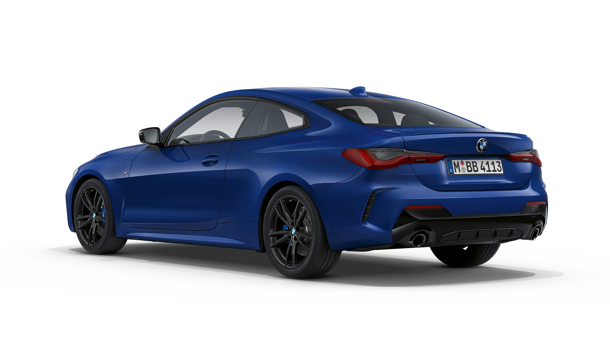 Achterkant BMW 4 Reeks Coupé M Sportpakket G22 2020 BMW 4 Reeks Coupé G22 2020 M Sportpakket Arctic Race Blue metallic driekwart achteraanzicht