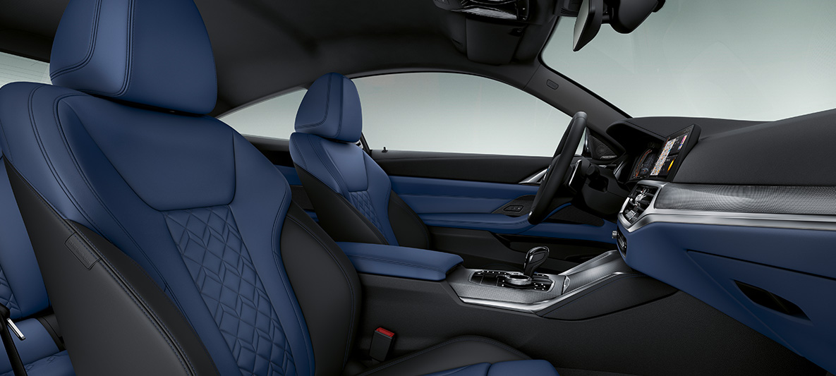 Lederuitrusting Merino Fjordblau/Schwarz BMW 4 Reeks Coupé Individual 2020 G22 interieur BMW Individual uitgebreide lederuitrusting Merino Fjordblau/Schwarz BMW 4 Reeks Coupé Individual G22 2020 interieur cockpit