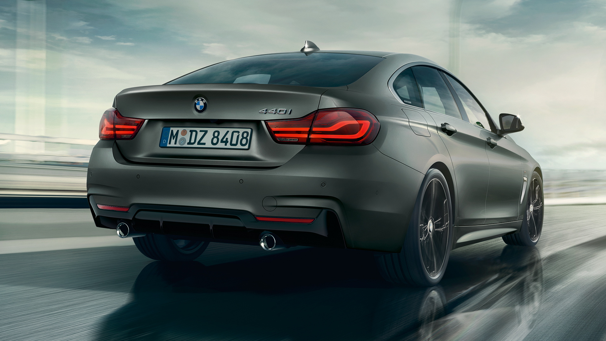 BMW Série 4 Gran Coupé en mouvement, vue de trois quarts arrière F36 BMW Série 4 Gran Coupé en mouvement, vue de trois quarts arrière F36