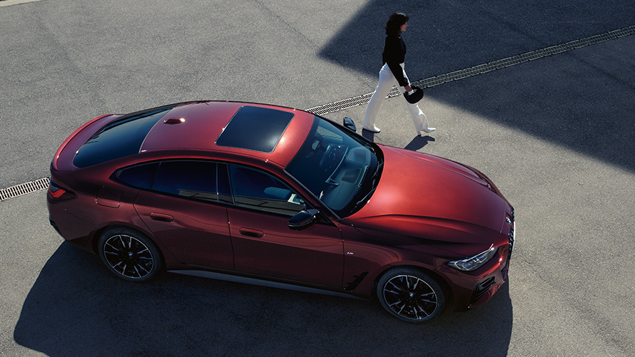BMW 4 Reeks Gran Coupé G26 BMW Individual Aventurinrot metallic vogelperspectief BMW 4 Reeks Gran Coupé G26 BMW Individual Aventurinrot metallic vogelperspectief