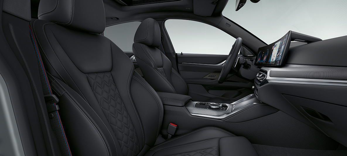Binnenbekleding leder Merino Schwarz BMW 4 Reeks Gran Coupé G26 2021 interieur BMW Individual binnenbekleding uitgebreid leder Merino Schwarz BMW 4 Reeks Gran Coupé G26 2021 interieur cockpit