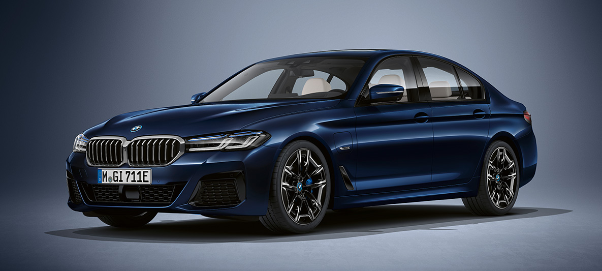 Individual koetswerkkleur BMW 5 Reeks Berline G30 BMW 5 Reeks Berline Individual G30 facelift 2020 driekwart voorkant stilstaand