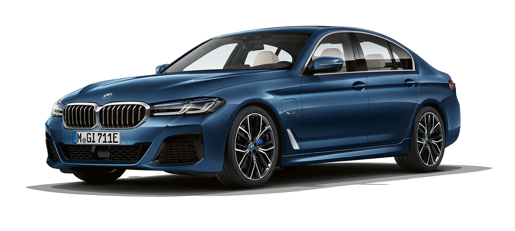 BMW 5 Reeks Berline G30 stilstaand BMW 5 Reeks Berline G30 facelift 2020 driekwart voorkant stilstaand