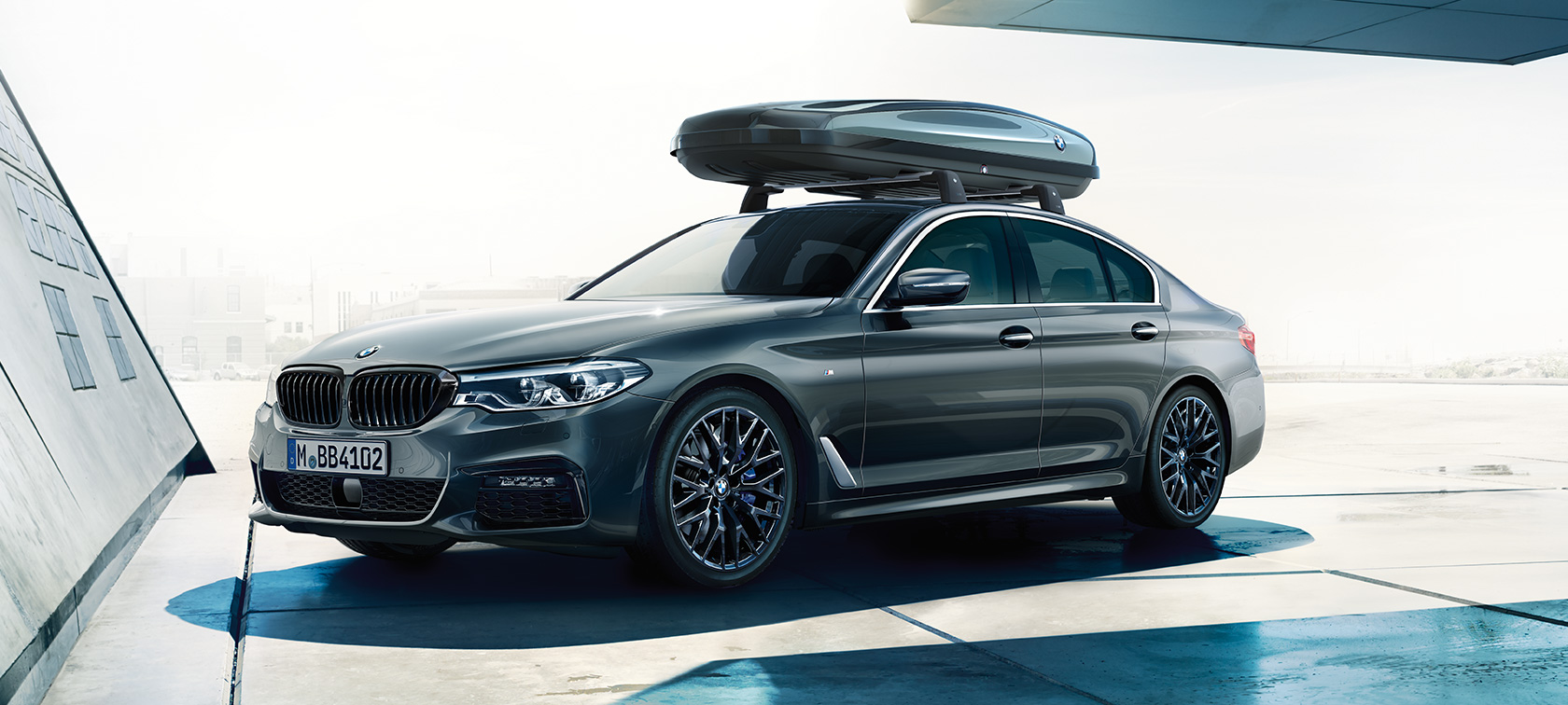Accessoires BMW 5 Reeks Berline G30 BMW 5 Reeks Berline met BMW dakbox 520