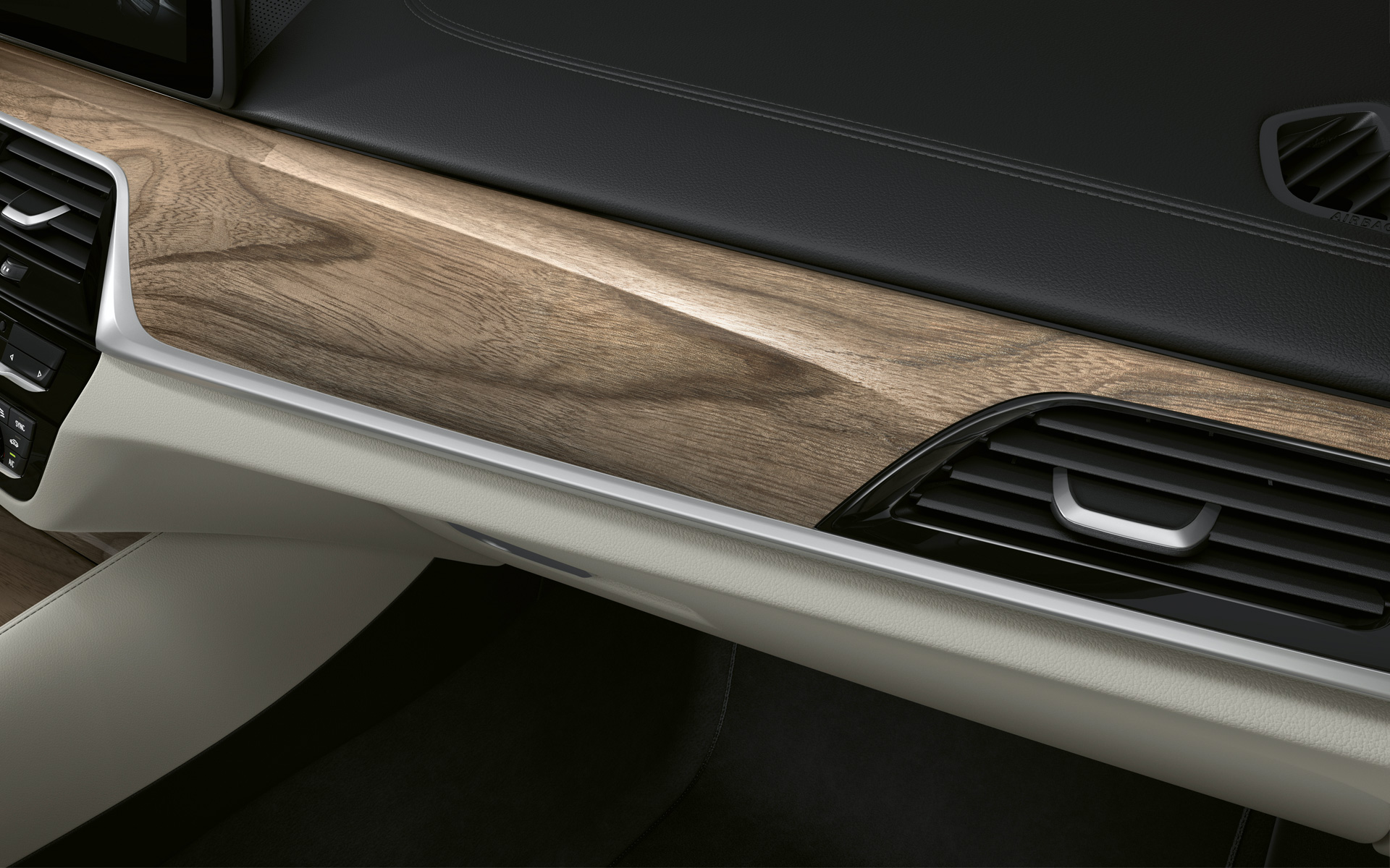 BMW Série 5 Berline G30 restylage 2020 poste de conduite en détail inserts de décoration BMW Individual en bois noble Sen hellbraun BMW Série 5 Berline G30 restylage 2020 poste de conduite en détail inserts de décoration BMW Individual en bois noble Sen hellbraun