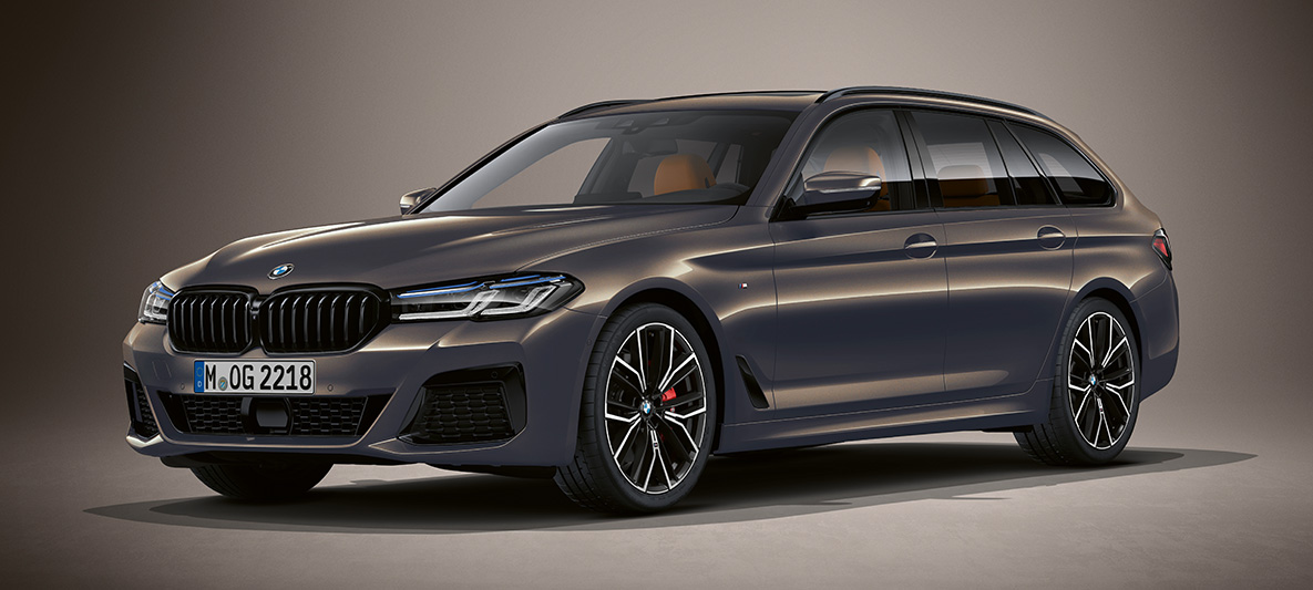 Teinte Individual de la BMW Série 5 Touring G31 BMW Série 5 Touring Individual G31 restylage 2020, vue de trois quarts avant, à l'arrêt