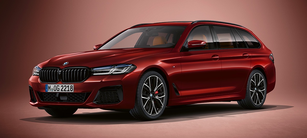 Teinte Individual de la BMW Série 5 Touring G31 BMW Série 5 Touring Individual G31 restylage 2020, vue de trois quarts avant, à l'arrêt