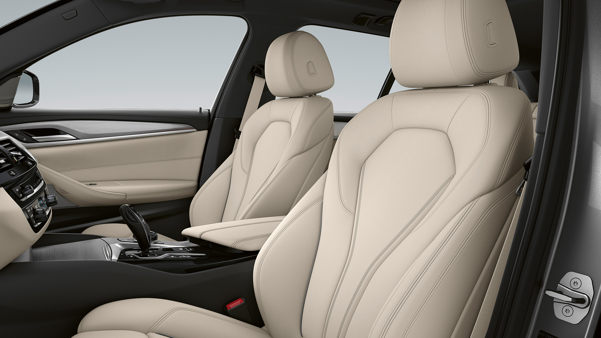 Équipement de base de la BMW Série 5 Touring G31, garnissage Garnissage en cuir Dakota Elfenbeinweiß avec surpiqûre exclusive et passepoil contrasté de la BMW Série 5 Touring 530i G31 2020, équipement de base et habitacle