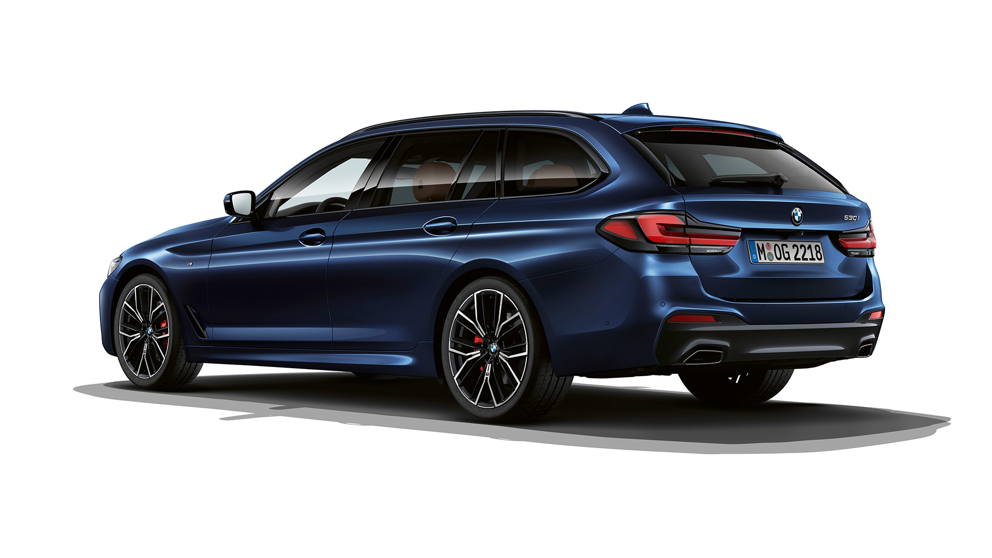Kit M Sport de la BMW Série 5 Touring G31, arrière Kit M Sport de la BMW Série 5 Touring 530e G31 2020 en Tansanitblau II metallic, vue de trois quarts arrière