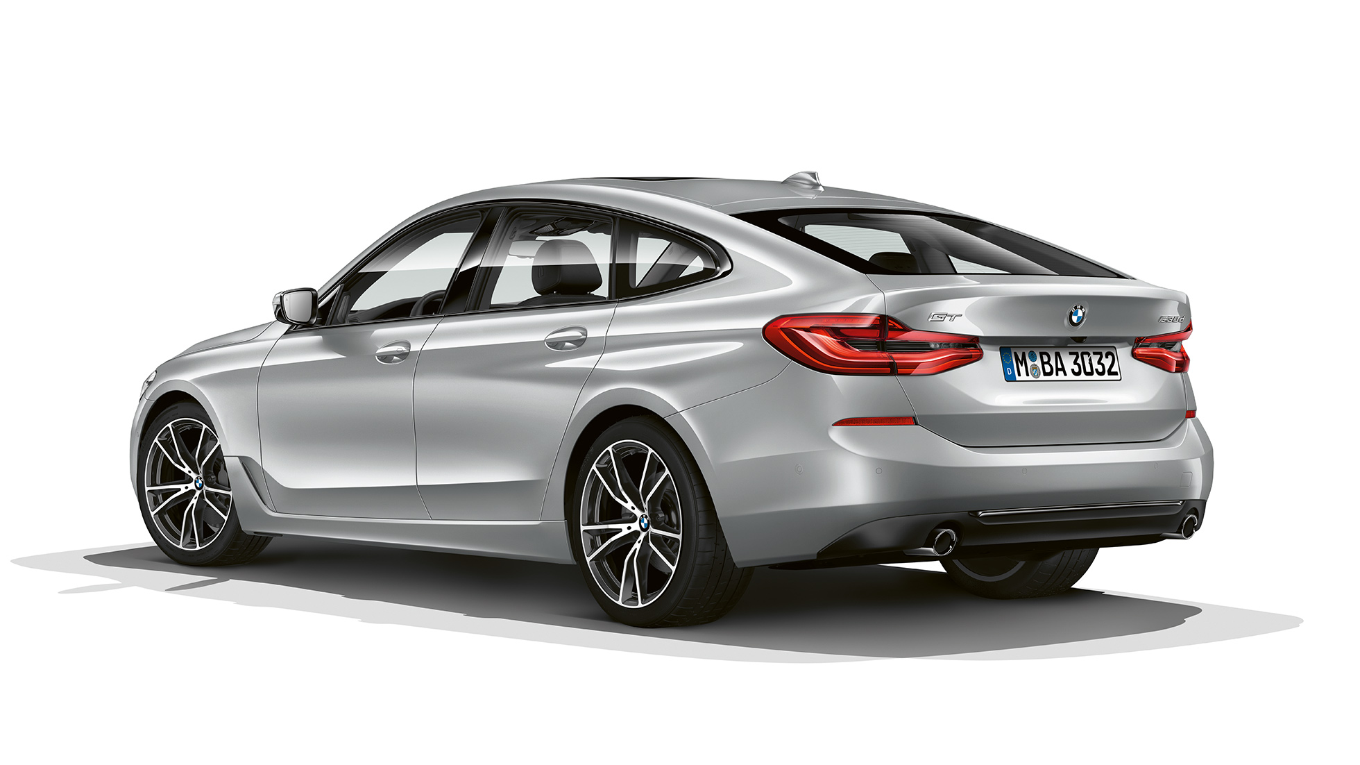 BMW Série 6 Gran Turismo G32 Modèle Sport vue de trois quarts arrière BMW Série 6 Gran Turismo G32 2017 Modèle Sport Glaciersilber metallic vue de trois quarts arrière