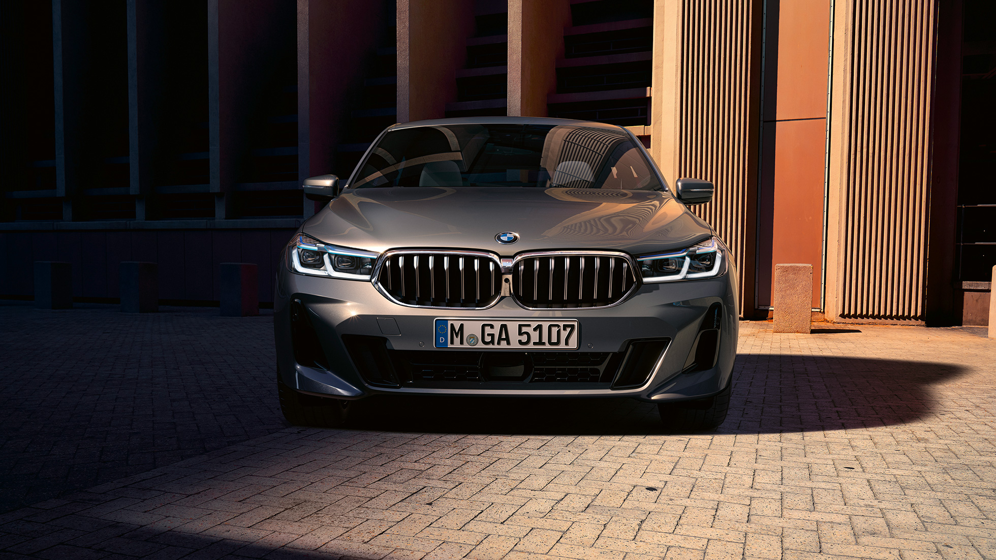 Voorkant BMW 6 Reeks Gran Turismo G32 2020 Frontdesign BMW 6 Reeks Gran Turismo 640i xDrive G32 2020 Berninagrau vooraanzicht