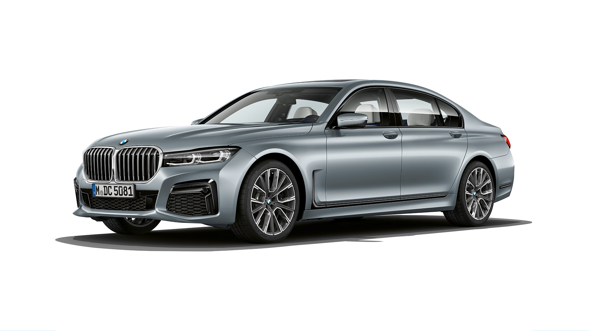 BMW 7 Reeks M sportpakket, driekwart vooraanzicht G11 Grijze BMW 7 Reeks M sportpakket in driekwart vooraanzicht G11
