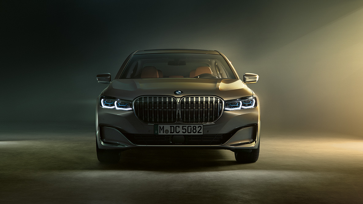BMW 7 Reeks vooraanzicht BMW 7 Reeks: Vooraanzicht in gedimd licht