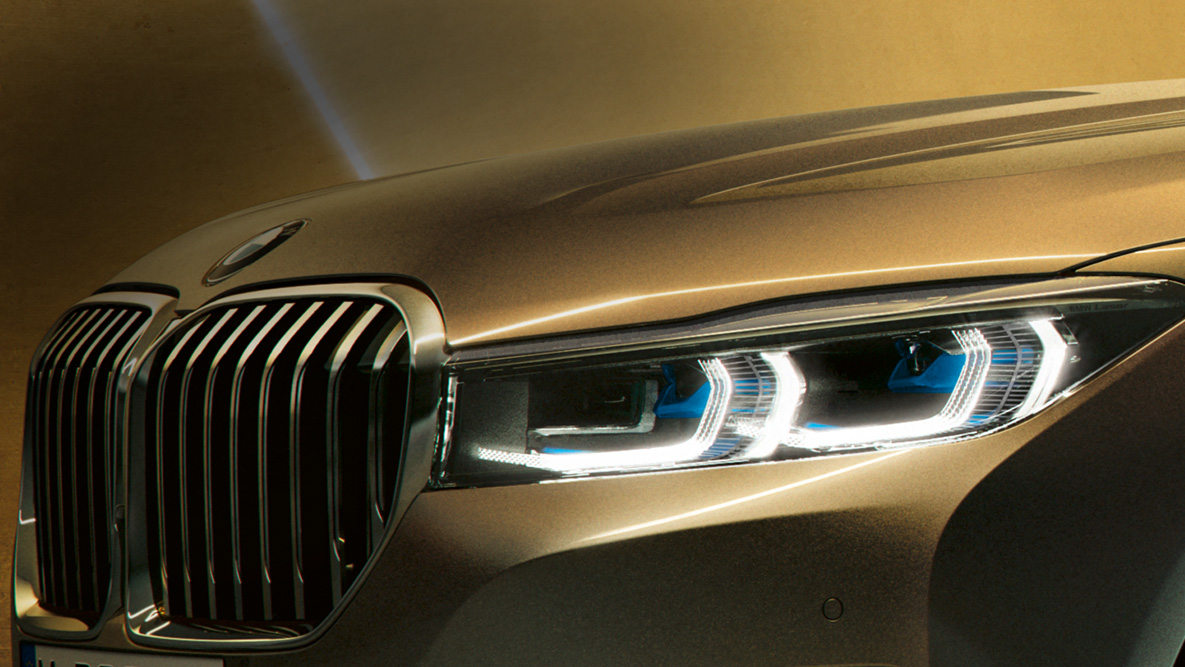 BMW 7 Reeks Laserlight BMW 7 Reeks: close-up van het Laserlight met blauw-witte stralen