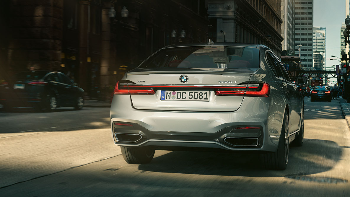 BMW 7 Reeks Reversing Assistant BMW Reversing Assistant: achteraanzicht van de BMW 7 Reeks