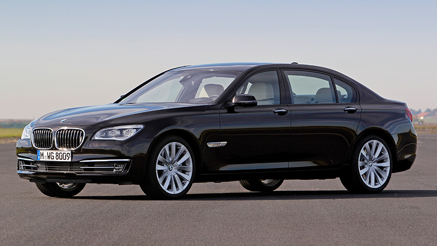 BMW 7 Reeks (F02) 7/8-zijaanzicht stilstaand BMW 7 Reeks (F02) 7/8-zijaanzicht stilstaand