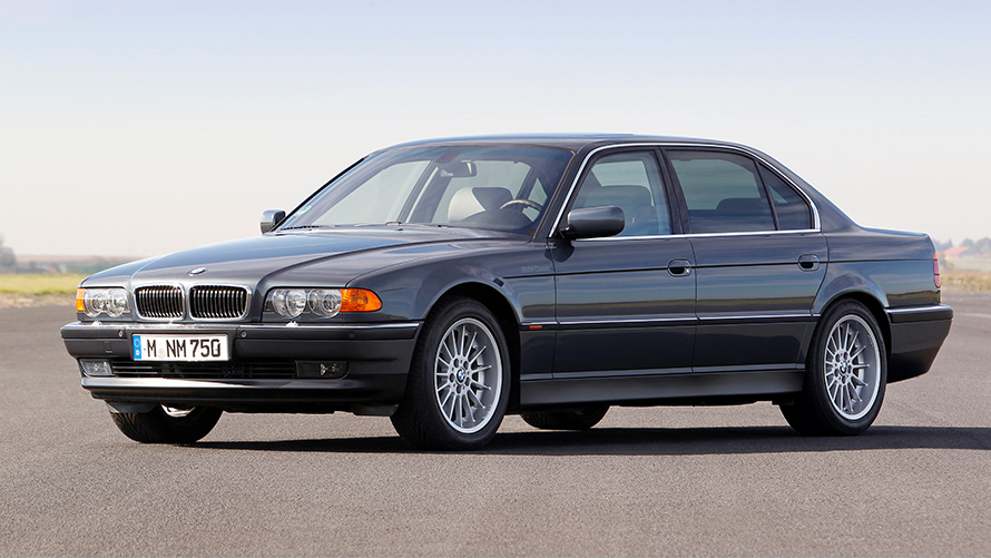 BMW 7 Reeks (E38) 7/8-zijaanzicht stilstaand BMW 7 Reeks (E38) 7/8-zijaanzicht stilstaand