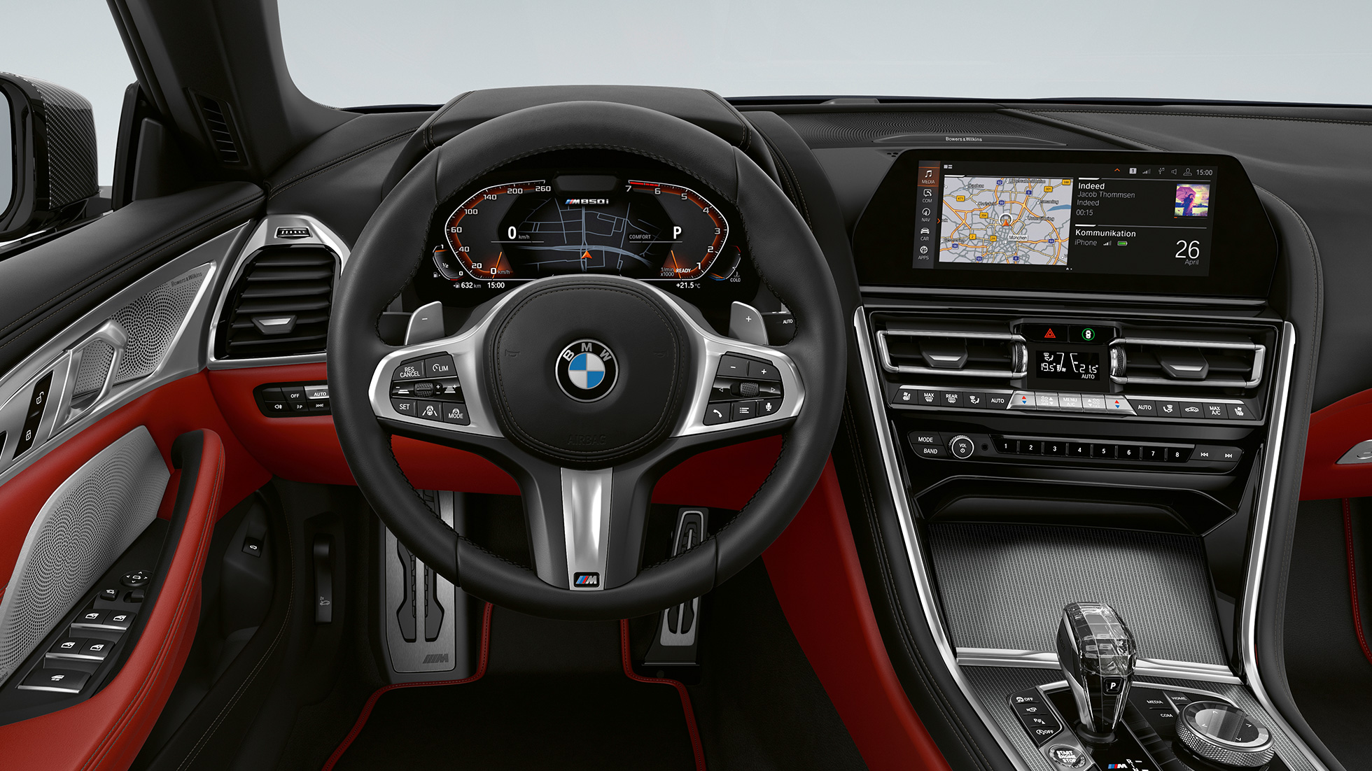 BMW M850i xDrive, Carbonschwarz metallic, cockpit met lederen M stuur G14. BMW M850i xDrive, Carbonschwarz metallic, cockpit met lederen M stuur G14.