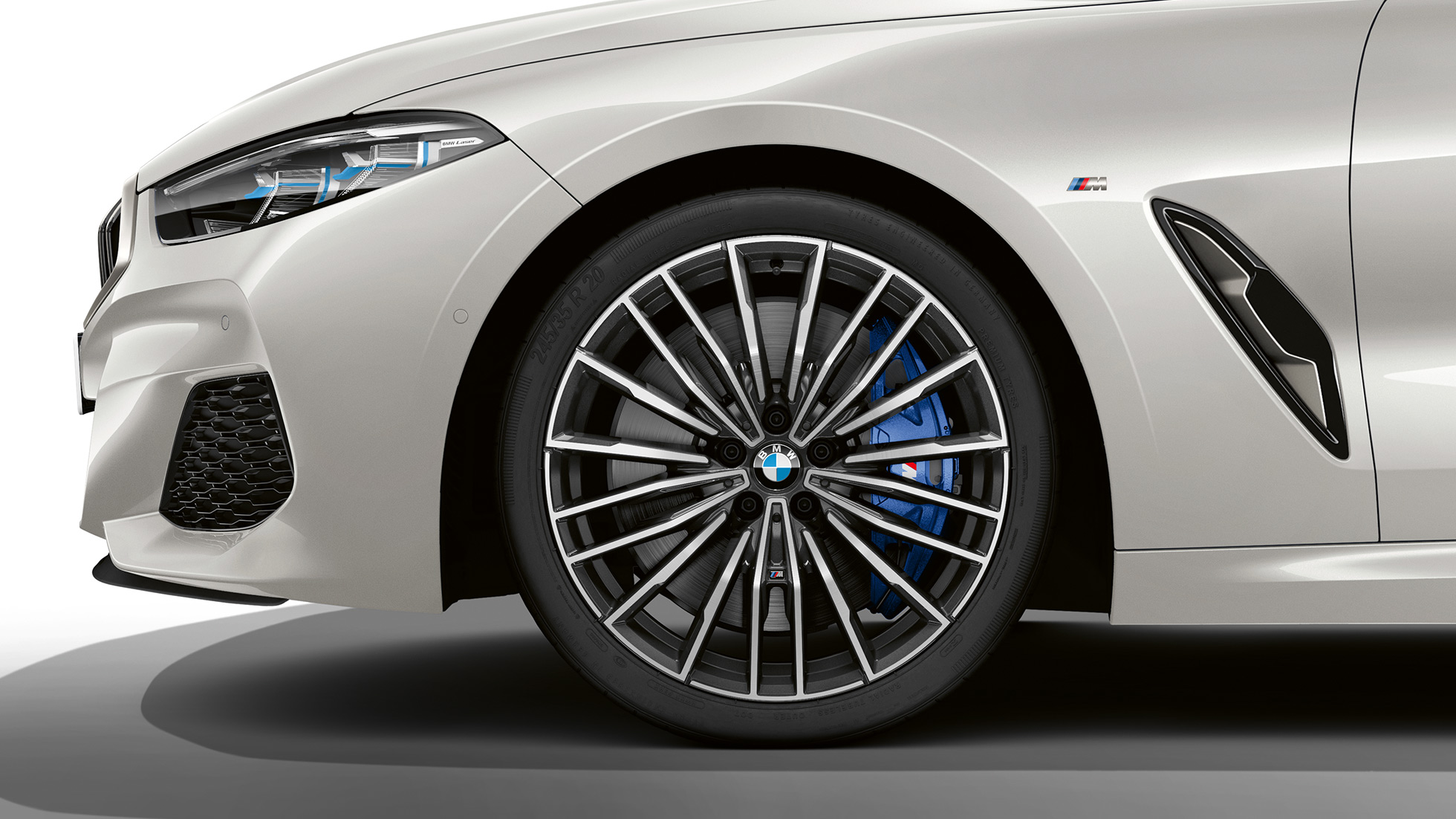 BMW M850i xDrive, jantes en alliage léger de 20", multirayons 729 M G14. BMW M850i xDrive, jantes en alliage léger de 20", multirayons 729 M G14.