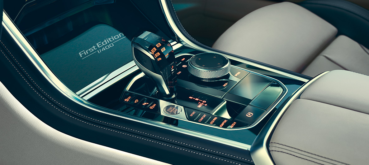 BMW M850i Coupé First Edition, middenconsole Close-up van de middenconsole van de BMW M850i Coupé First Edition