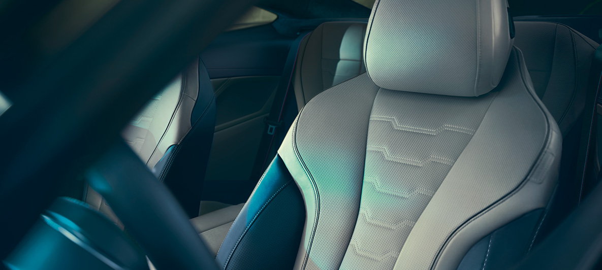 BMW M850i Coupé First Edition, bestuurderszetel De bestuurderszetel van de BMW M850i Coupé First Edition