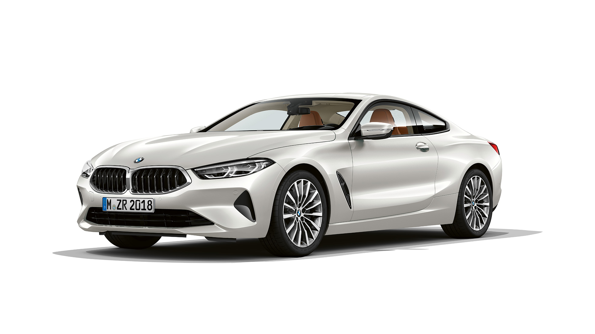 BMW 8 Reeks Coupé, driekwart vooraanzicht G15. BMW 8 Reeks Coupé, Mineralweiß metallic, driekwart vooraanzicht G15.