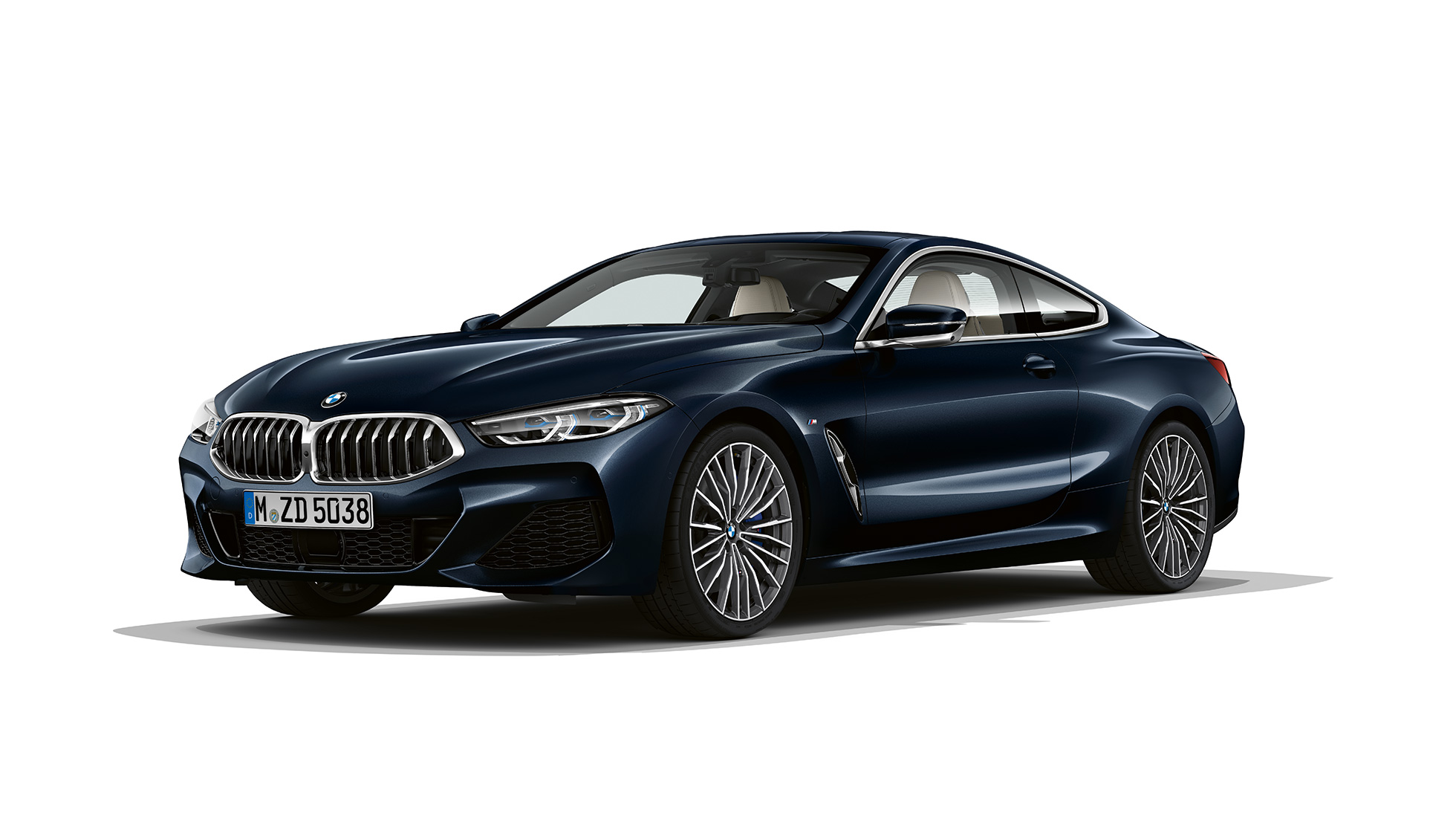 BMW 8 Reeks Coupé, driekwart vooraanzicht G15. BMW 8 Reeks Coupé, Carbonschwarz metallic, driekwart vooraanzicht G15.