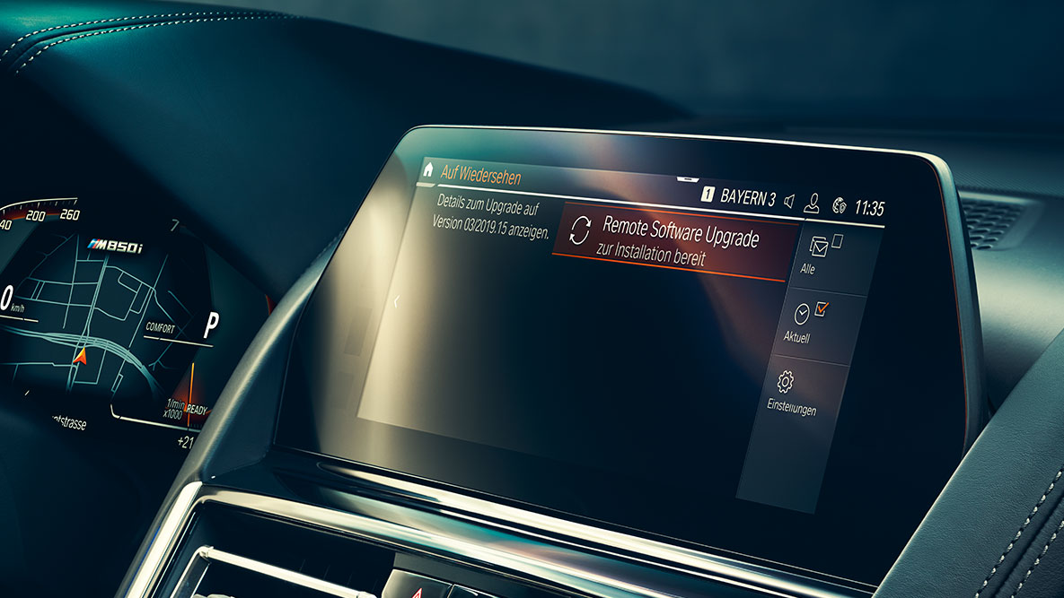 BMW Série 8 Coupé, poste de conduite. Habitacle de la BMW Série 8 Coupé avec Control Display et Remote Software Upgrade.