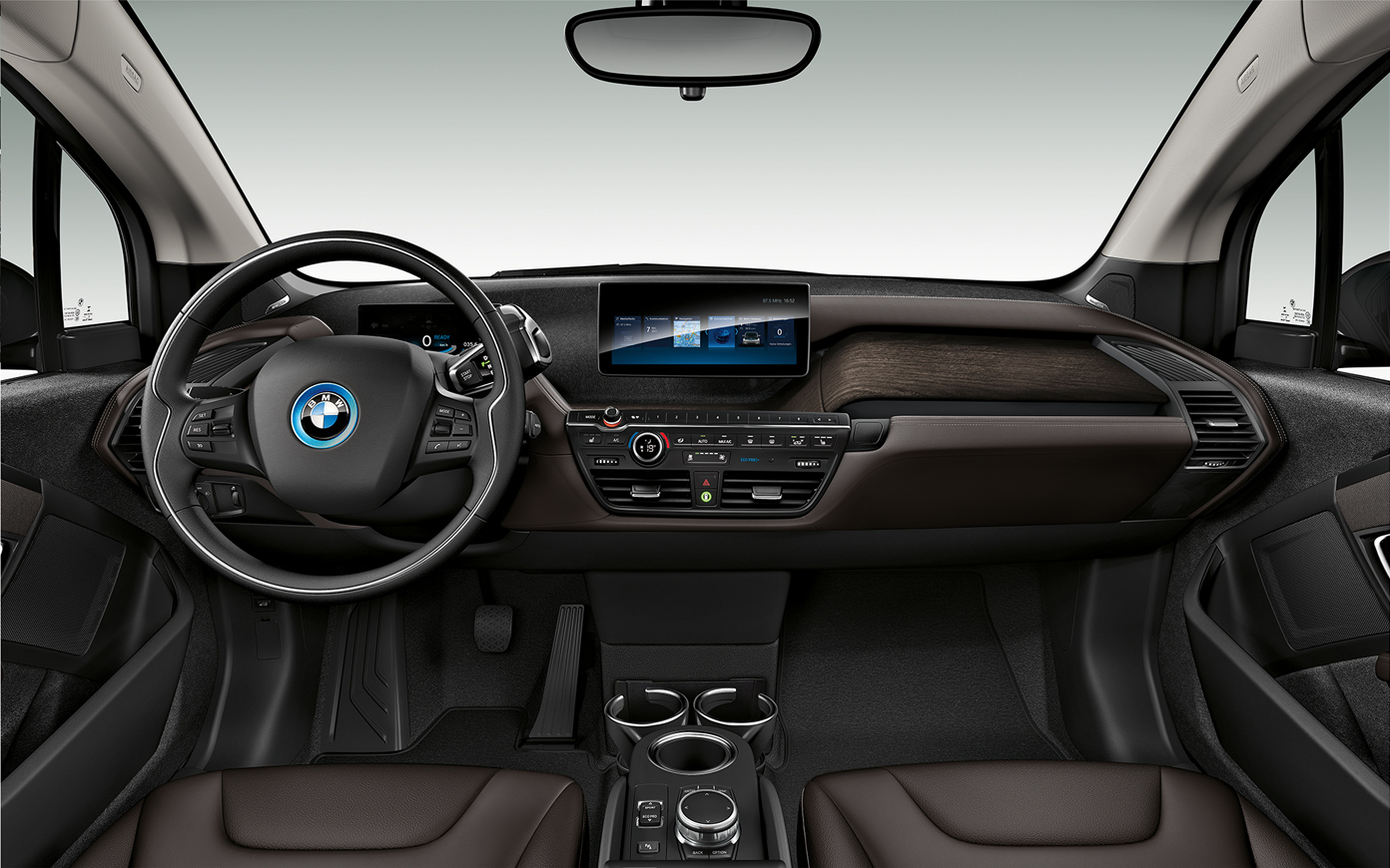 BMW i3s I01 voiture électrique 2018 habitacle Habitacle de la BMW voiture électrique i3s I01 2018, poste de conduite