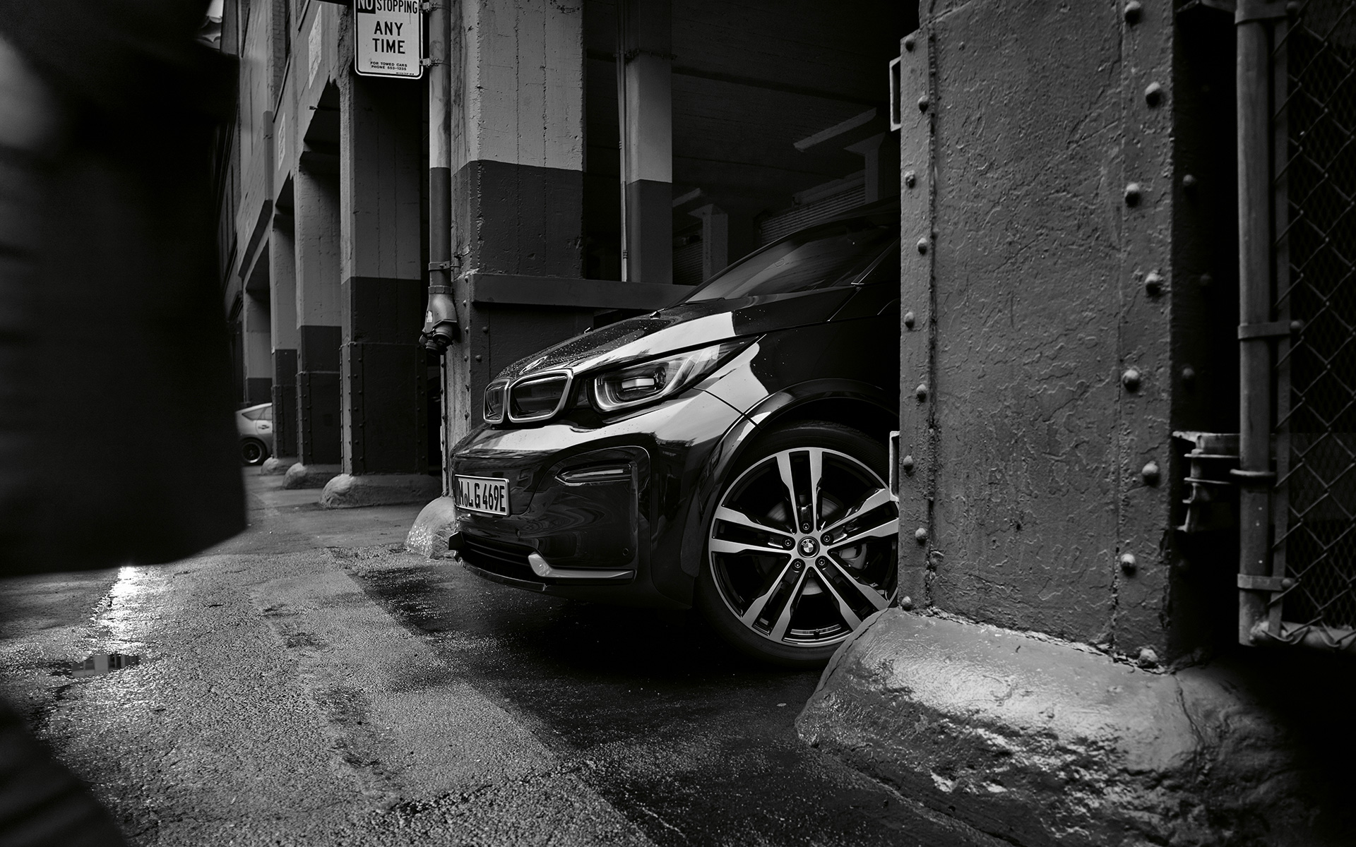 BMW i3s I01 voiture électrique 2018 vue latérale avant BMW i3s I01 voiture électrique 2018 en Fluid Black avec accent BMWi Blau vue de profil avant