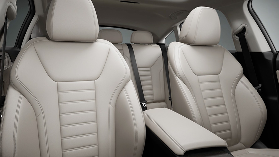 BMW i4 eDrive40 G26 2021 Mineralweiß designhighlights van het interieur compact video BMW i4 eDrive40 G26 2021 Mineralweiß designhighlights van het interieur compact video