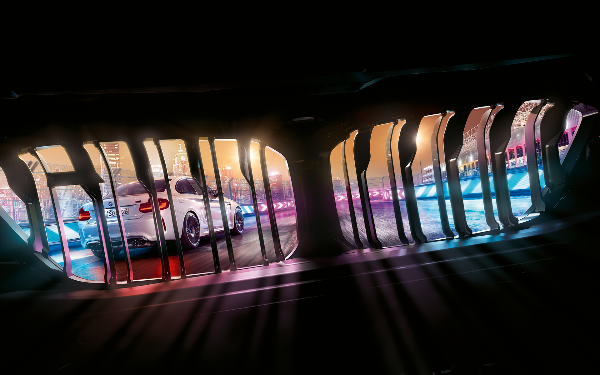 BMW M2 Competition nieren Kijk door BMW nieren op vooroprijdende BMW M2 Competition op het circuit bij nacht.