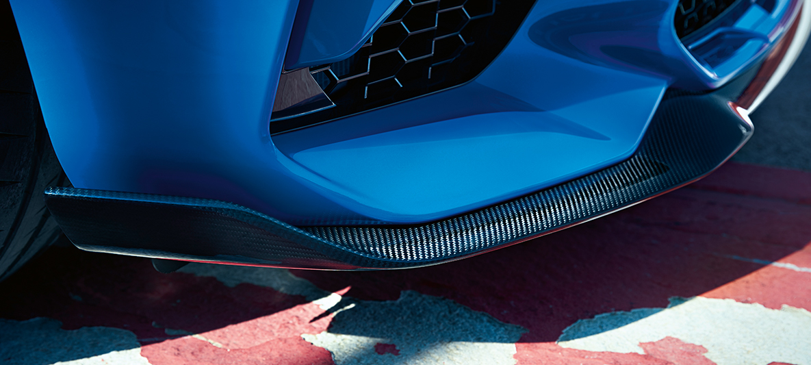 Diffuseur avant BMW M2 CS F87 Diffuseur avant BMW M2 CS F87 Misano Blau metallic vue en gros plan