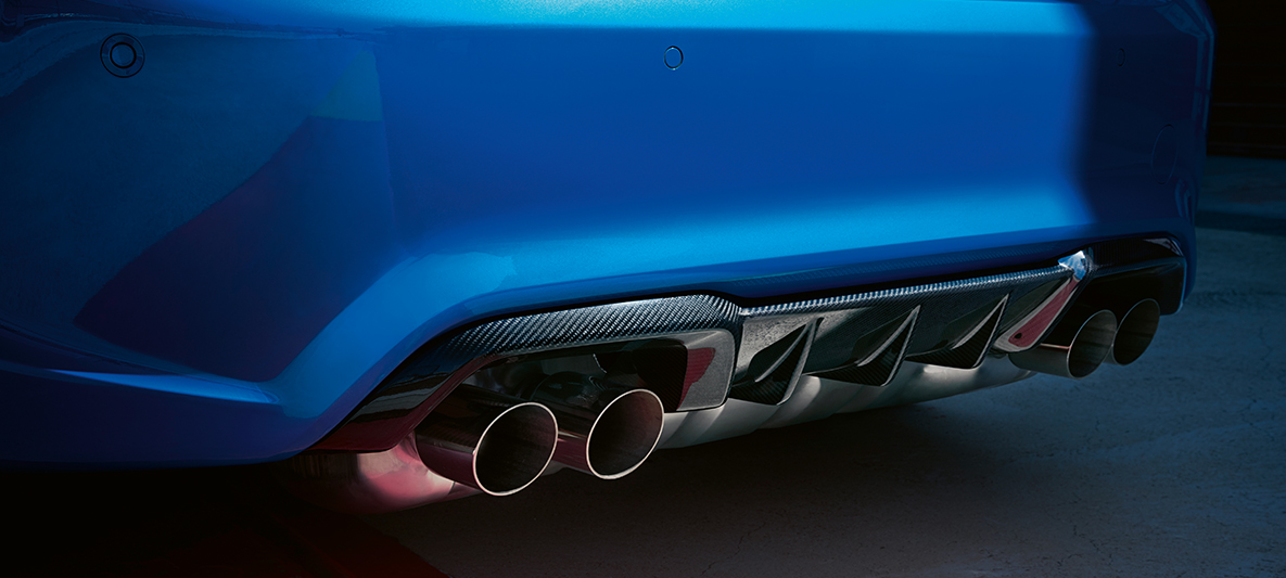 Diffuseur arrière BMW M2 CS F87 Diffuseur arrière BMW M2 CS F87 Misano Blau metallic vue en gros plan