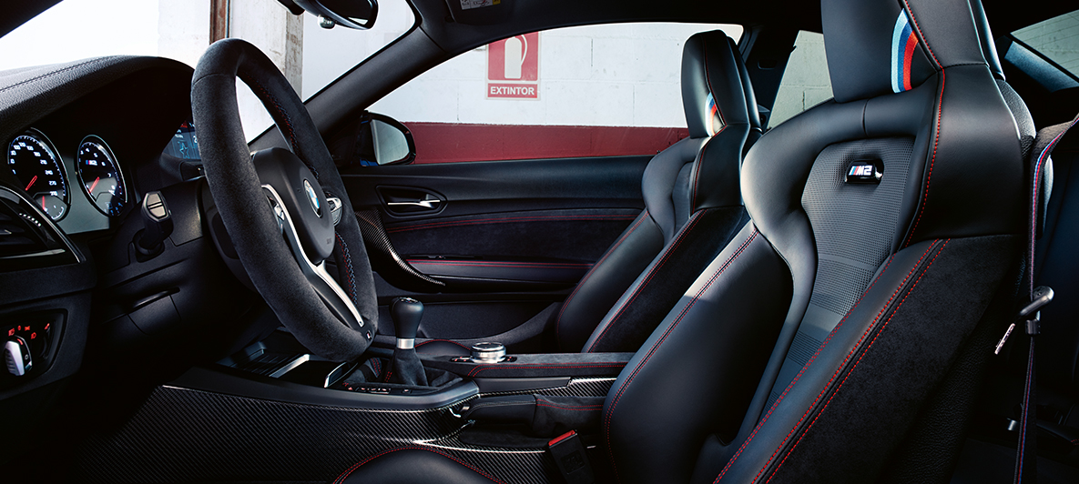Habitacle BMW M2 CS F87 Habitacle BMW M2 CS F87 Misano Blau metallic vue en gros plan