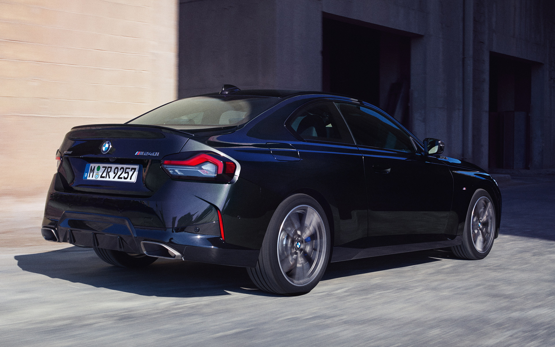 BMW M240i G42 atletische achterkant Atletische achterkant BMW M240i G42
