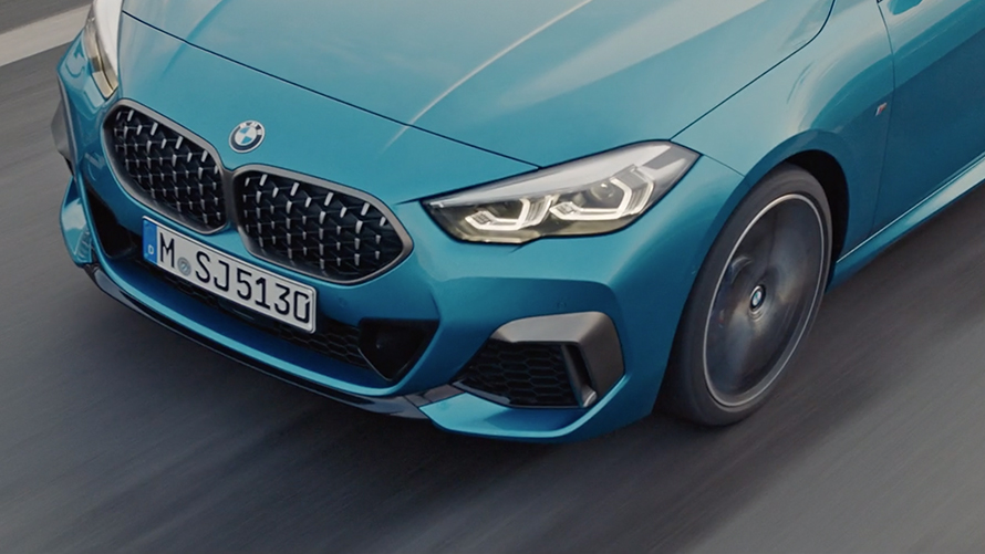 Film BMW M235i xDrive Gran Coupé Film BMW M235i xDrive Gran Coupé 2020 Saphirschwarz metallic F44