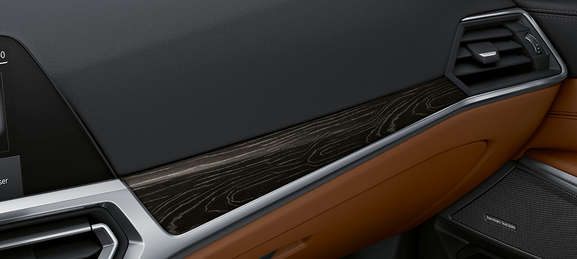 BMW Individual decoratieve lijsten edelhout BMW M3 Berline 2020 G80 interieur BMW Individual decoratieve lijsten in edelhoutuitvoering Fineline Schwarz met zilvereffect openporig M3 Berline G80 2020 interieur