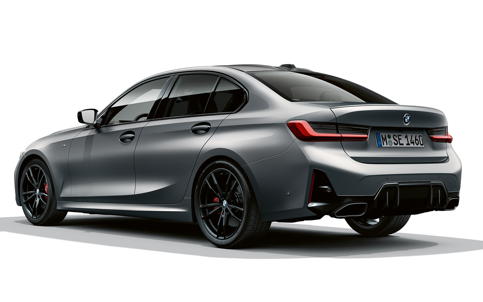 M achterspoiler BMW M340i xDrive Berline G20 BMW M340i xDrive Berline G20 BMW Individual Frozen Pure Grey metallic driekwart achteraanzicht M achterspoiler