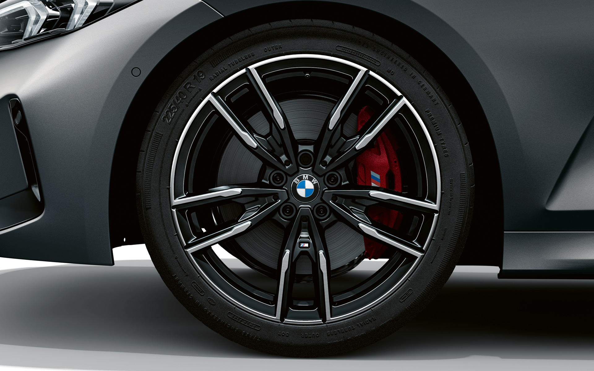 Jantes en alliage léger 19" (48cm) style 792 M Jetblack bicolores à rayons doubles. BMW M340i xDrive Berline G20 BMW M340i xDrive Berline G20 BMW Individual Frozen Pure Grey métallisé jantes BMW M 19" en alliage léger à doubles rayons 792 M Bicolor Jetblack