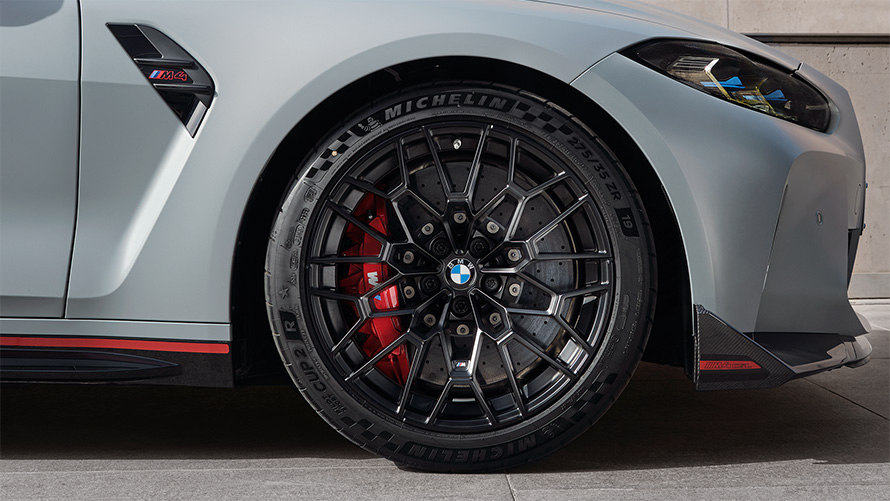 CSL-exclusieve Ultra-Track-banden op lichtgewicht velgen BMW M4 CSL G82 BMW M4 CSL G82 BMW Individual 'Special Request' Frozen Brooklyn Grey metallic CSL-exclusieve Ultra-Track-banden op lichtmetalen velgen